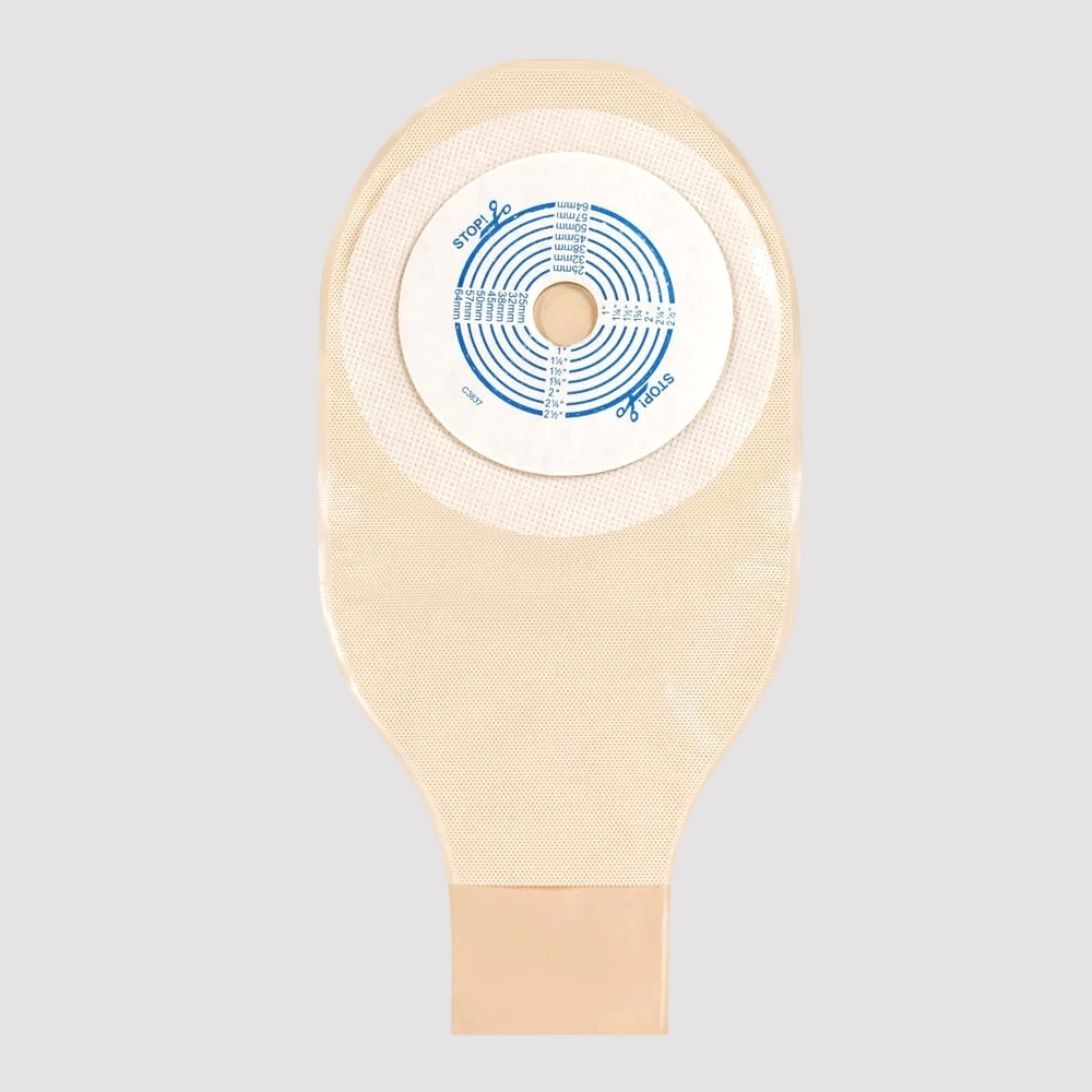 Bolsa de Colostomia e Ileostomia Drenável Recortável Convatec, disponível nas versões opaca ou transparente, desenvolvida para maior segurança, conforto e praticidade no cuidado com o estoma.